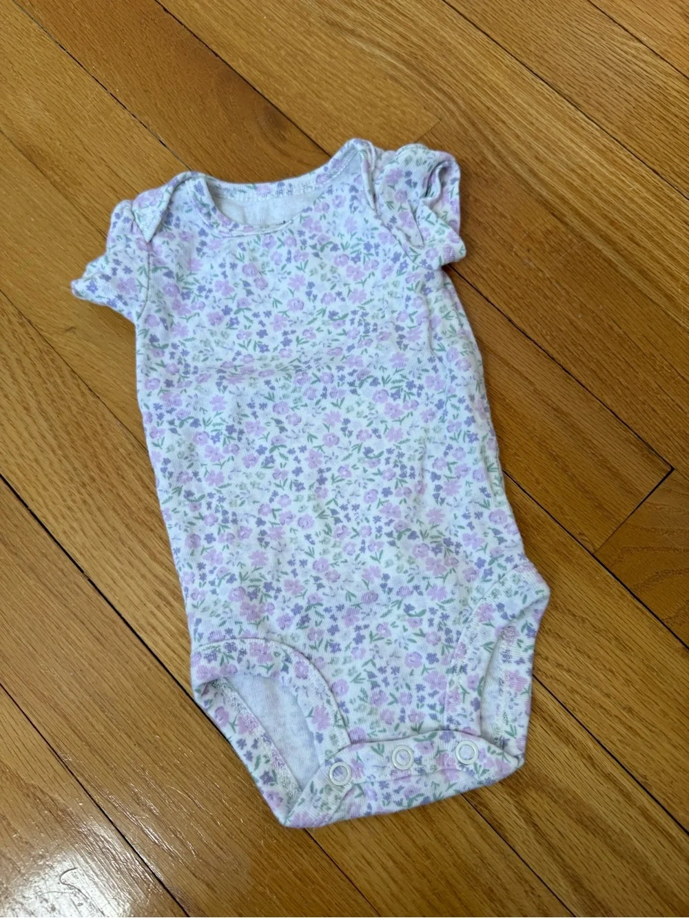 Carter's Pastel Bodysuits. Newborn, set of 5.